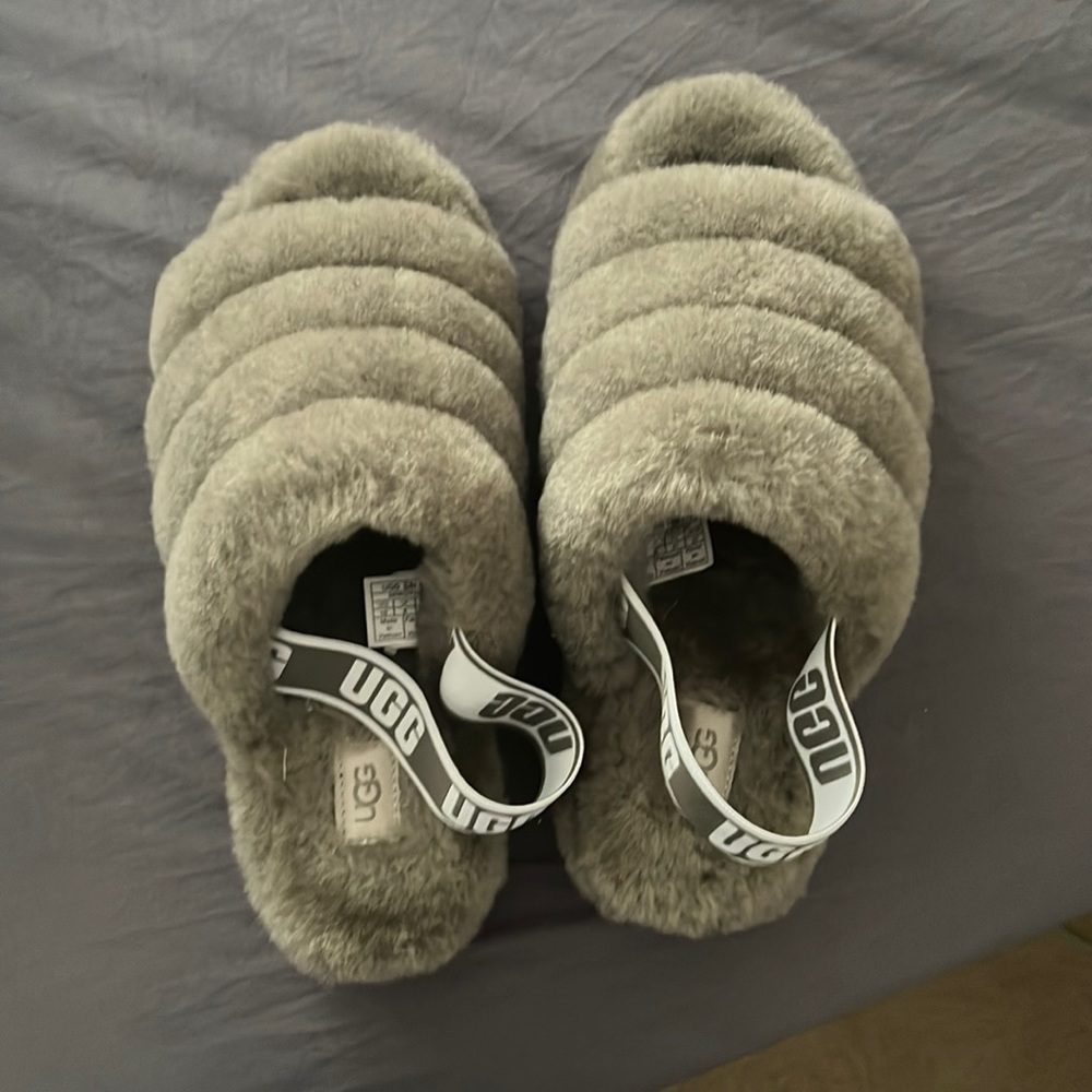 Ugg Fluff yea slippers barely worn